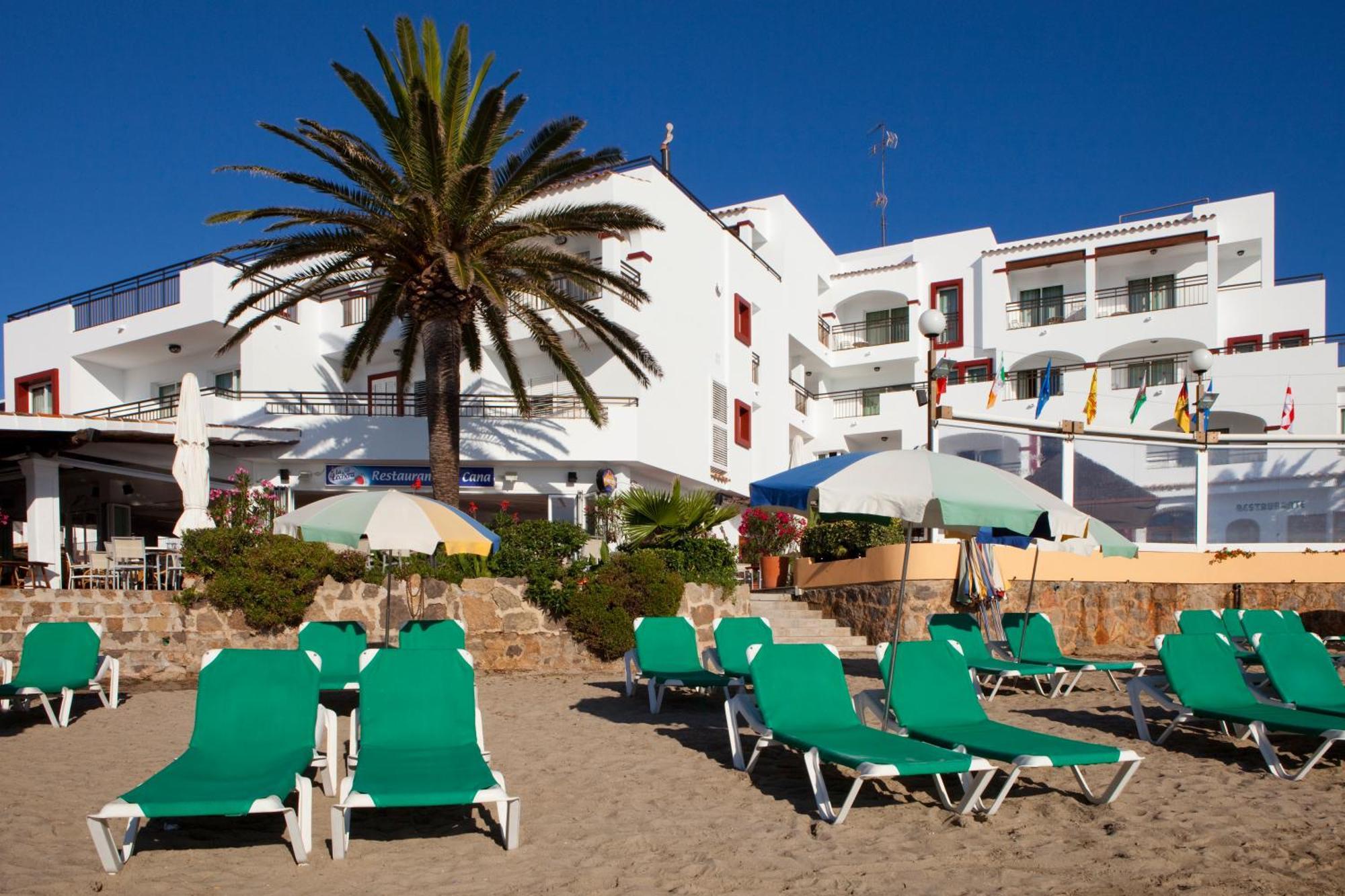 Apartamentos Playa Es Cana Exterior photo