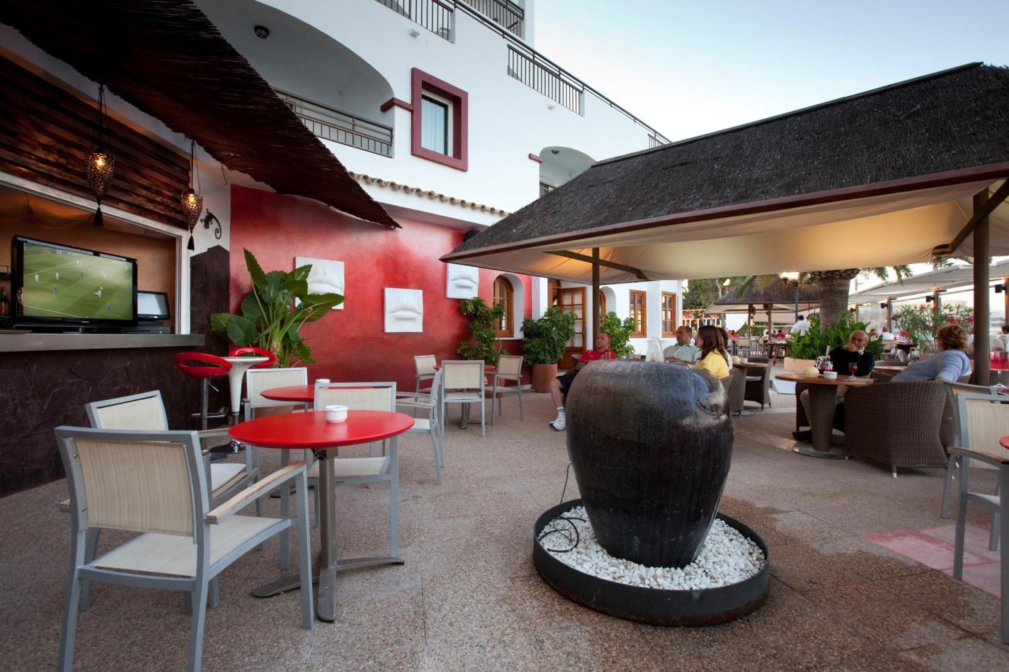 Apartamentos Playa Es Cana Exterior photo